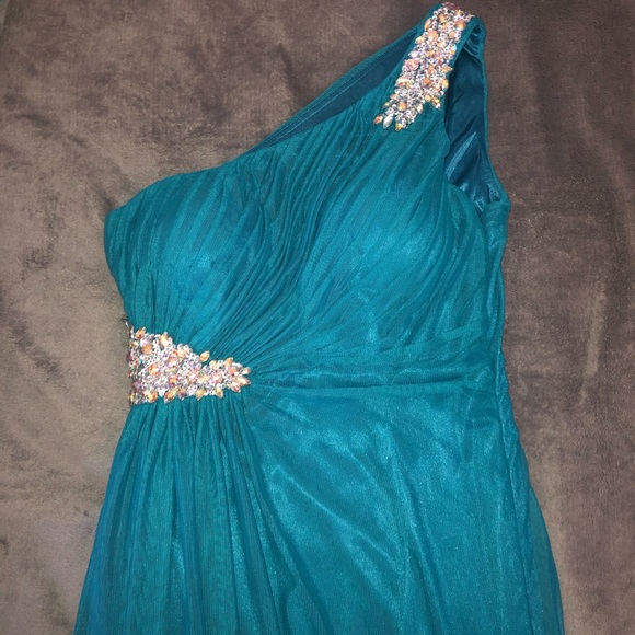 Prom/formal Dress - Picture 2 of 7
